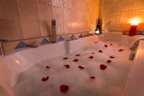 Deep-soaking bathtub