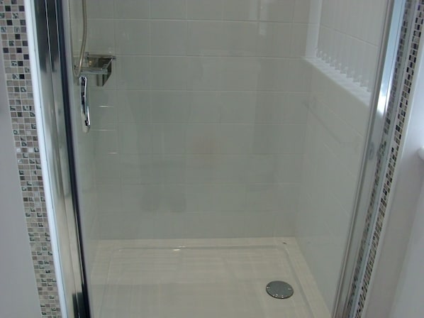 Dusche im Bad