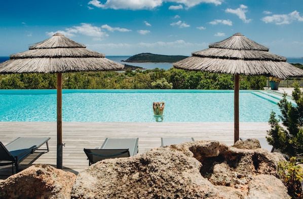 Infinity pool