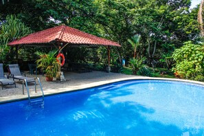 Utomhuspool