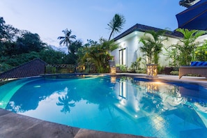 Infinity pool