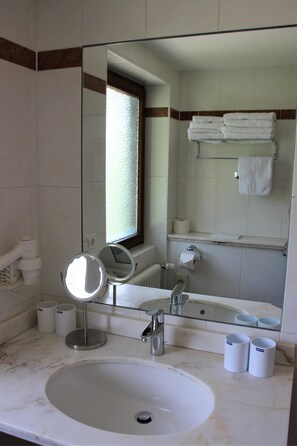 Bathroom amenities