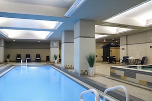 Indendørs pool