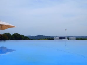 Infinity-pool