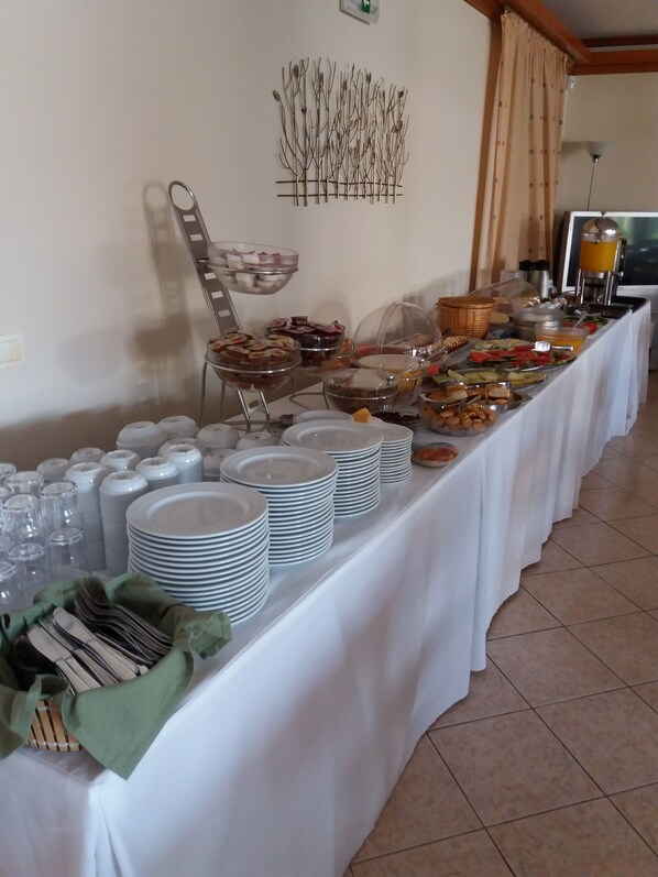 Breakfast buffet
