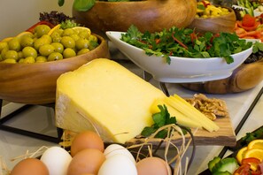 Alimentos y bebidas