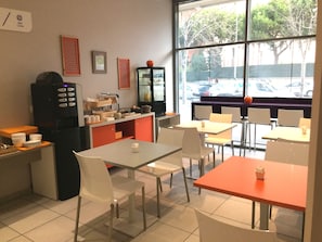 Mat- och restauranghall