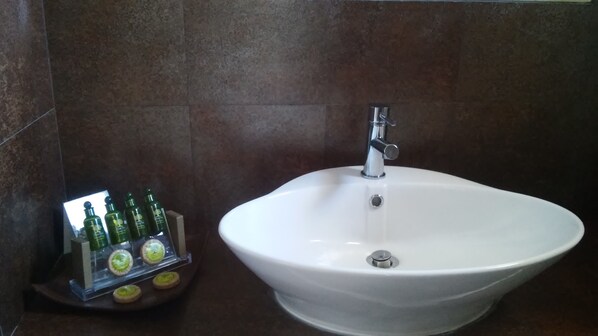 Bathroom sink