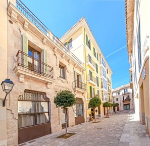 Vista frontal de la propiedad