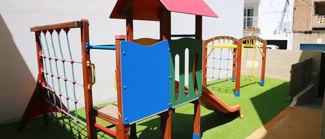 Zona de juegos infantil al aire libre