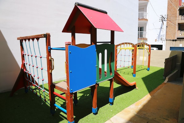 Children’s play area – outdoor