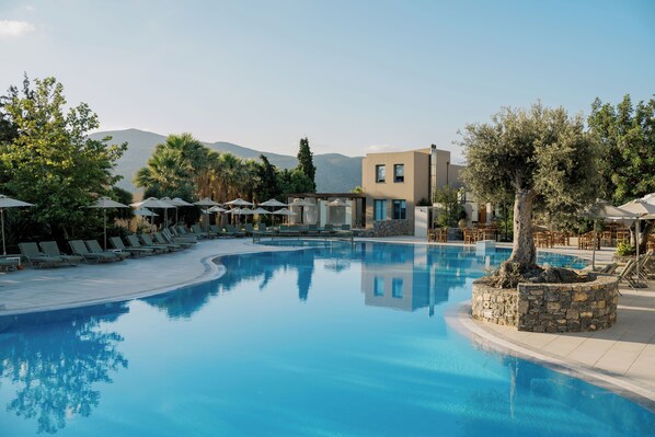 Poolside bar