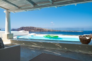 Infinity pool