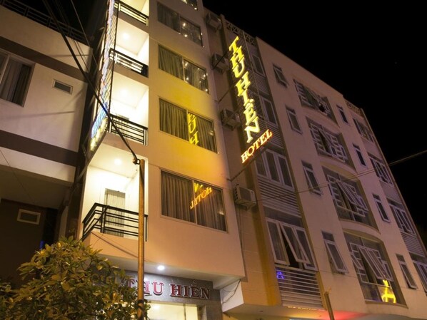 Front of property - evening/night