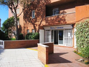 Vista frontal de la propiedad