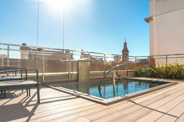 Piscina no piso superior