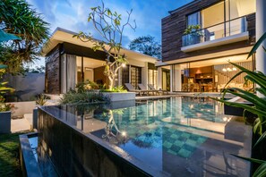 Infinity-Pool