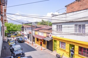 Vista frontal de la propiedad