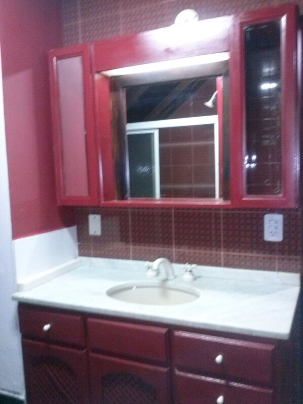 Bathroom sink