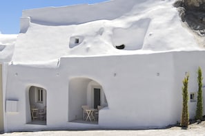 Vista frontal de la propiedad