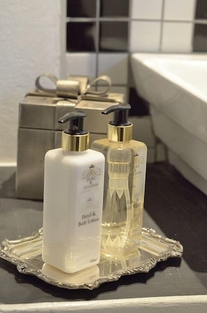 Bathroom amenities