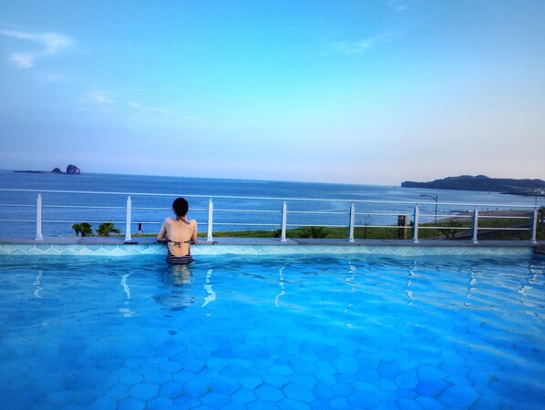 Rooftop pool