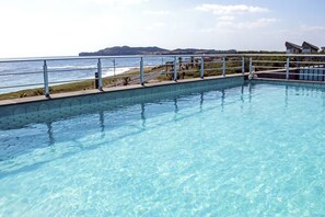 Infinity pool