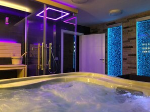 Private spa tub