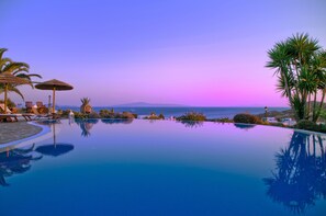 Infinity-Pool