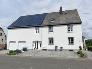 Außenseite Ferienhaus [Sommer]