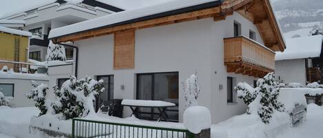 Außenseite Ferienhaus [Winter]