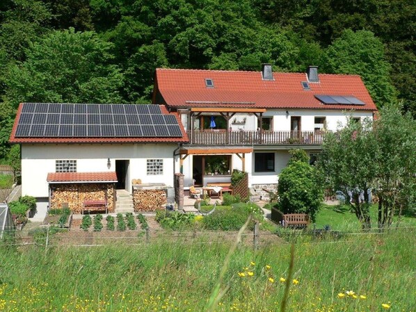 Außenseite Ferienhaus [Sommer]