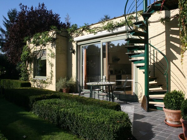 Außenseite Ferienhaus [Sommer]