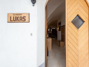 Entrance / Reception