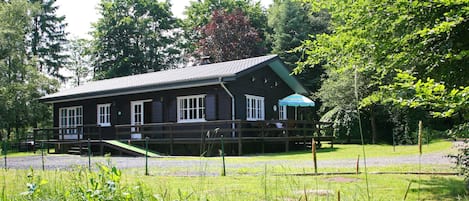 Außenseite Ferienhaus [Sommer]