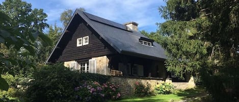 Außenseite Ferienhaus [Sommer]