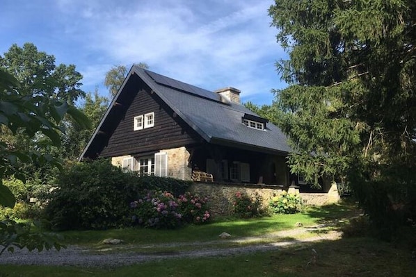 Außenseite Ferienhaus [Sommer]