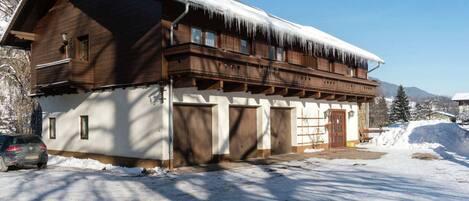 Außenseite Ferienhaus [Winter]