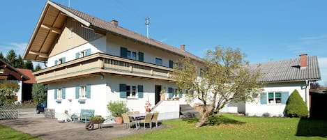 Außenseite Ferienhaus [Sommer]