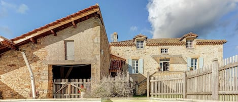 Außenseite Ferienhaus [Sommer]