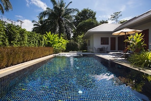 Indoor/outdoor pool