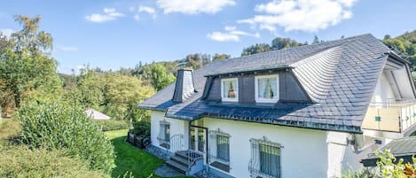 Außenseite Ferienhaus [Sommer]