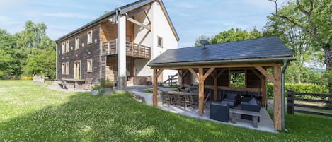 Außenseite Ferienhaus [Sommer]