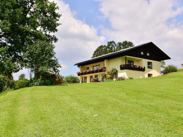 Außenseite Ferienhaus [Sommer]