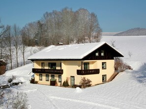 Außenseite Ferienhaus [Winter]