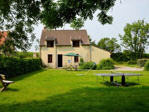 Stugans exteriör [sommar]