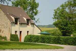 Stugans exteriör [sommar]