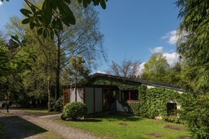 Außenseite Ferienhaus [Sommer]