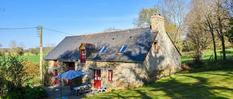 Außenseite Ferienhaus [Sommer]