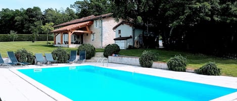 Piscina casa vacanze